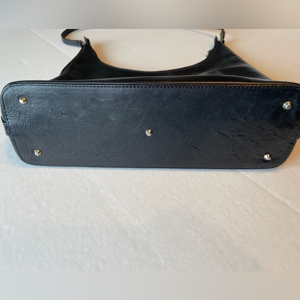 - Saks Fifth Avenue Leather purse. - Picture 6 of 16